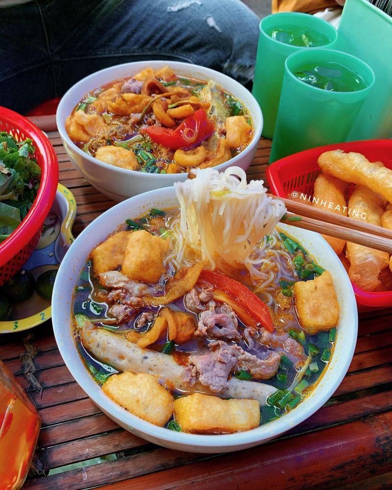 Bún riêu sườn sụn Trang