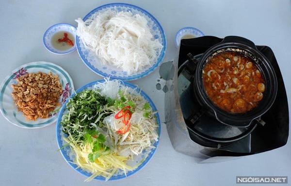 Bún sứa nước lèo