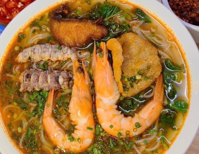 Bún Thái Hải Sản- Bánh Canh Cá Lóc: Honey Hồ Đắc Di