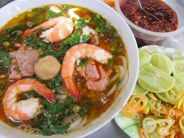 Top 11 hàng bún Thái chua cay ngon khó cưỡng ở Sài Gòn