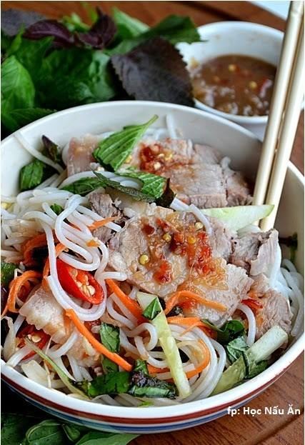 Bún thịt luộc chấm mắm nêm