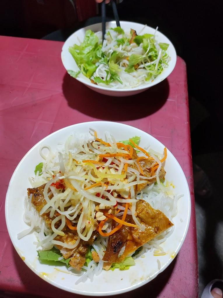 Bún thịt nướng Chi