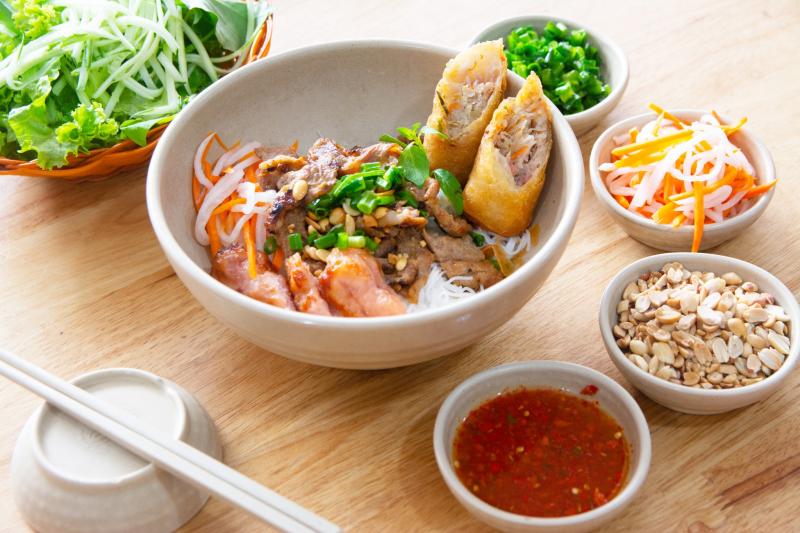 Bún Thịt Nướng Cô Tín