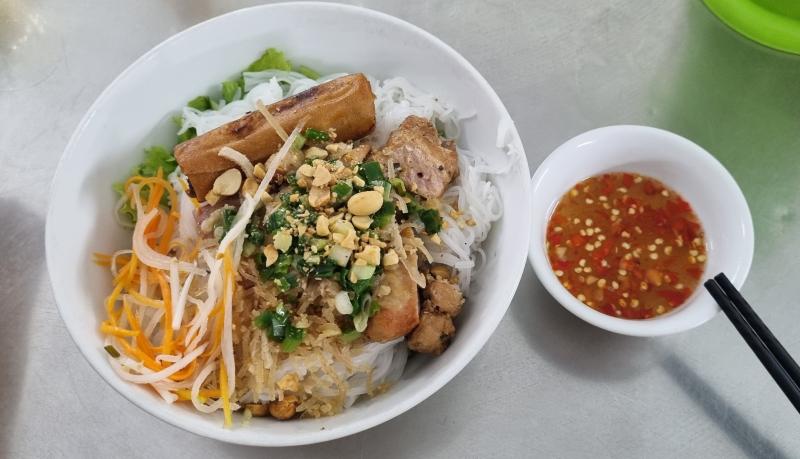 Bún Thịt Nướng Tư Hoàng