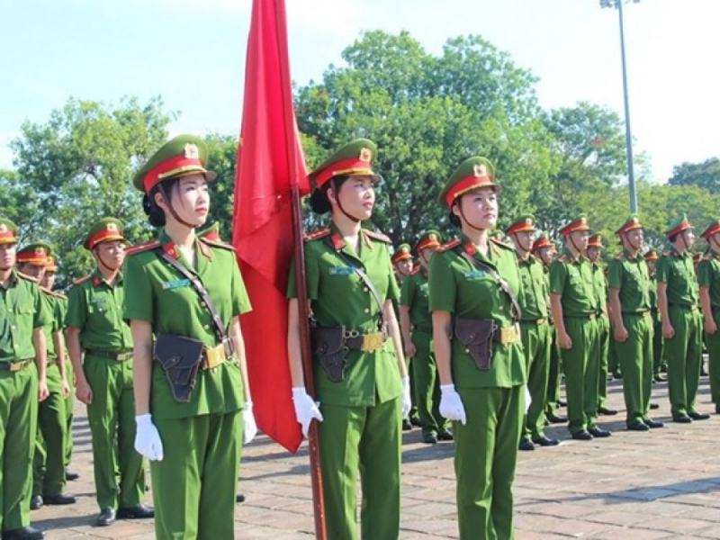 Bước chân lặng thầm