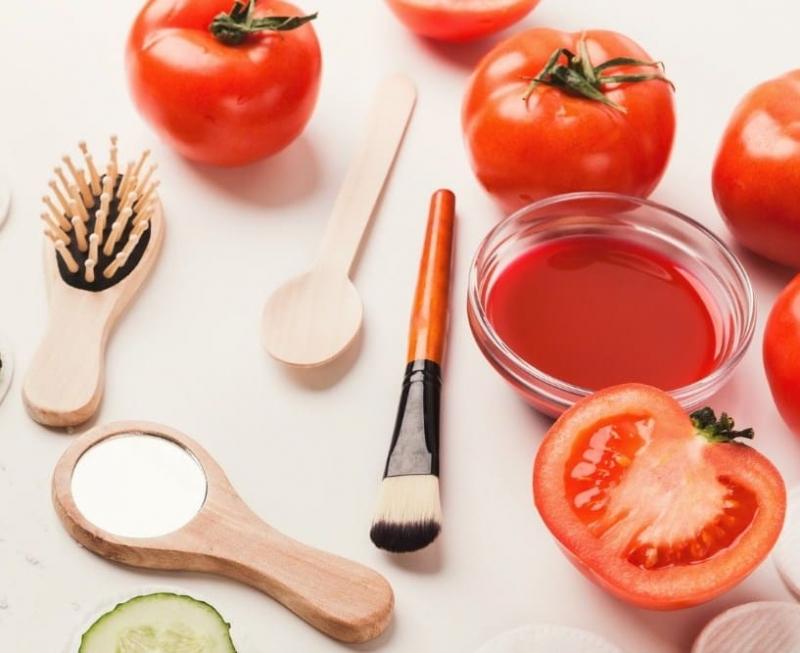 Cách trị nhăn da bằng cà chua cũng được nhiều người thường xuyên áp dụng bởi những hiệu quả mà bí kíp này mang lại chỉ sau 1 thời gian ngắn.