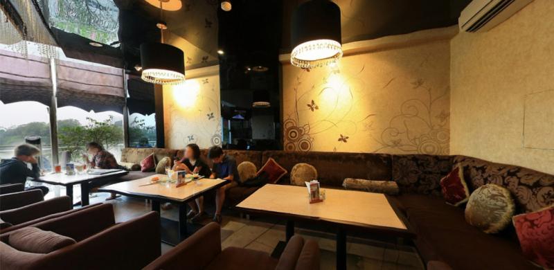 Polite & Co Pub – Một trong những địa điểm hẹn hò thú vị ở Hà Nội