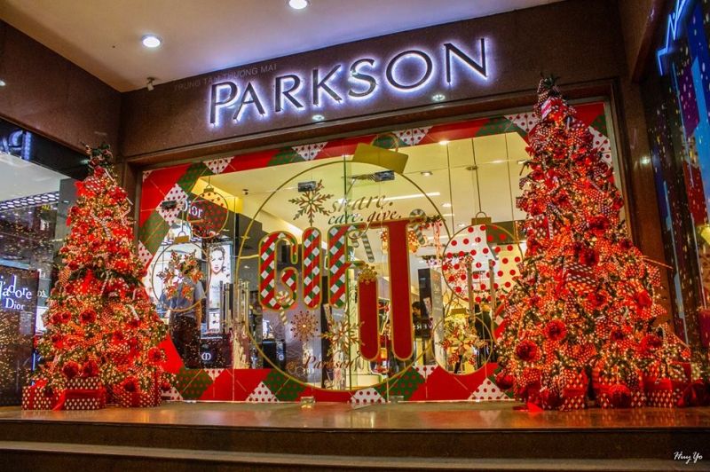 Parkson cũng được trang hoàng lộng lẫy