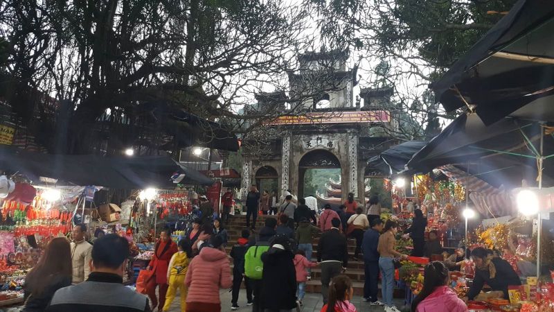 lễ hội tại Chùa Hương