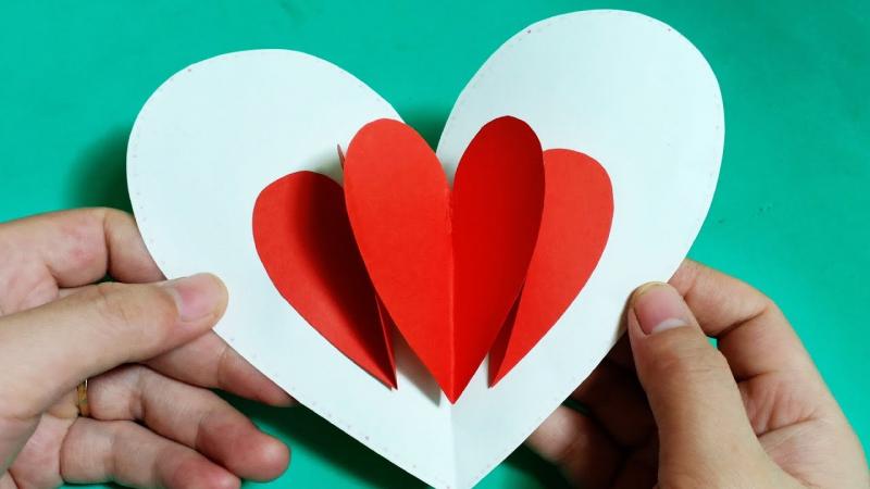 Thử tạo một thiệp handmade 8/3 trái tim đầy ý nghĩa để tỏ tình và bày tỏ tình yêu của bạn. Những thiệp handmade này sẽ trở thành những món quà không thể nào quên cho những người phụ nữ mà bạn yêu thương.
