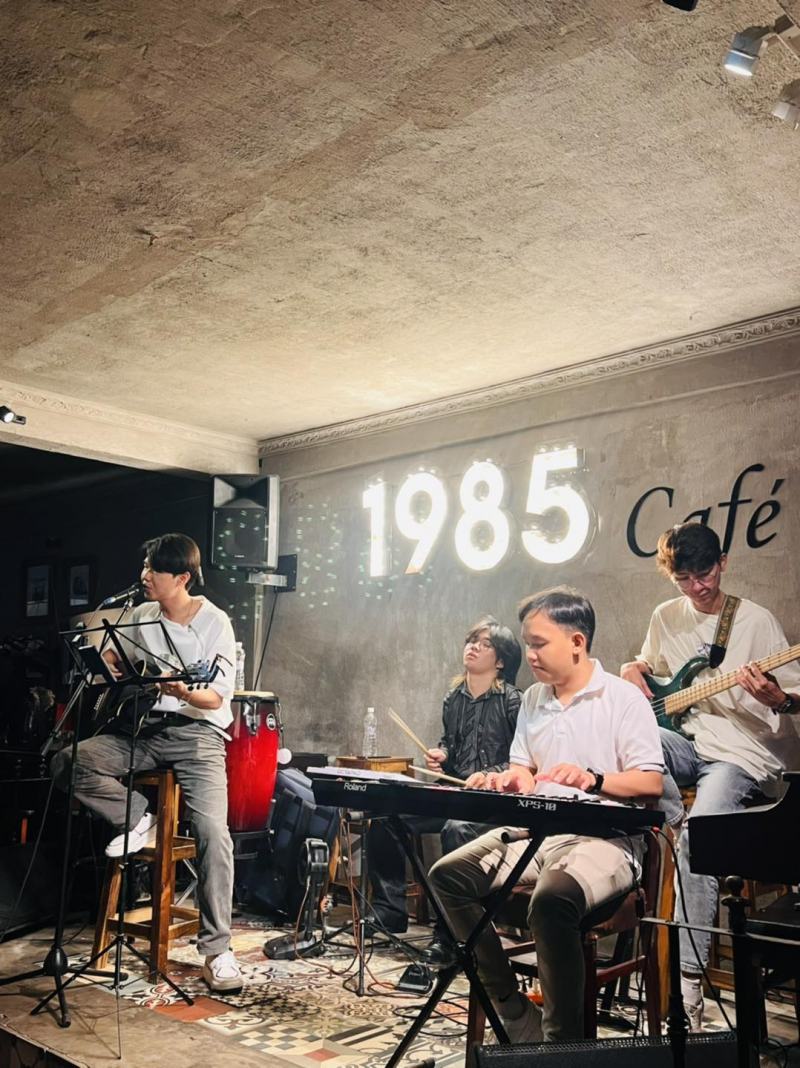 Cafe 1985