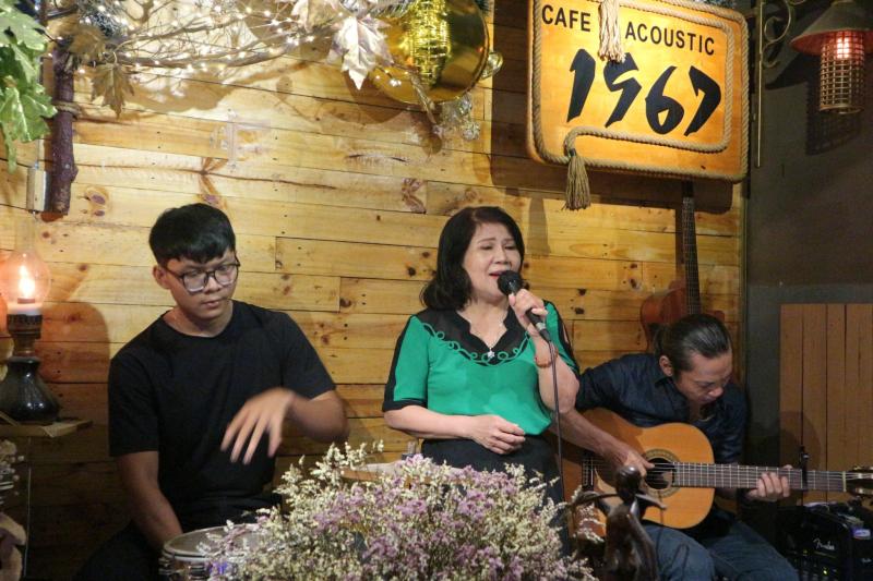 Acoustic ở Cafe Acoustic 1967