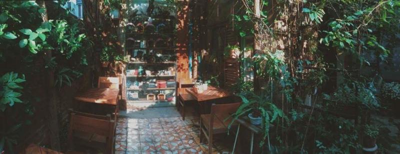 Café nằm trong hẻm nhỏ nhưng cực đông khách bạn không nên bỏ qua tại Hà Nội