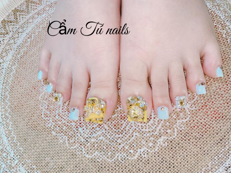 Cẩm Tú nail Luôn cung cấp cho học viên những trang thiết bị dạy và học hiện đại nhất