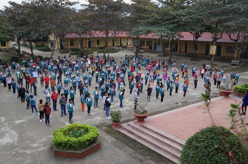 Ngôi trường tiểu học thân thương cùng thầy cô với bạn bè sẽ mãi mãi in đậm trong tâm trí tôi.