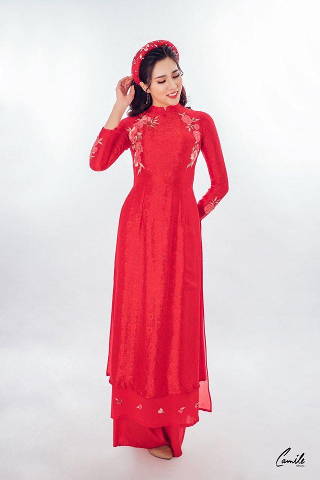Camile Bridal với áo dài cưới red color truyền thống