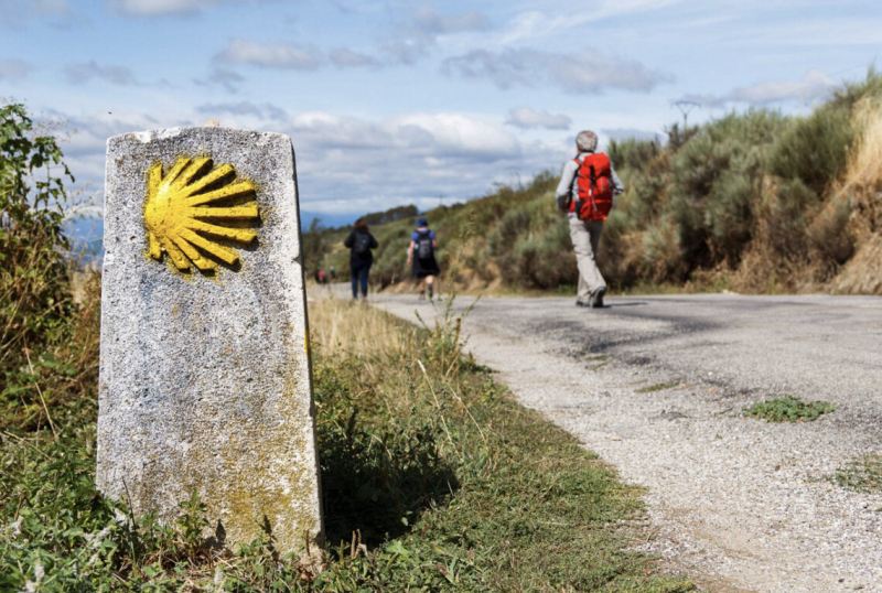 Camino de Santiago (hay còn được gọi là “con đường của Thánh James”)