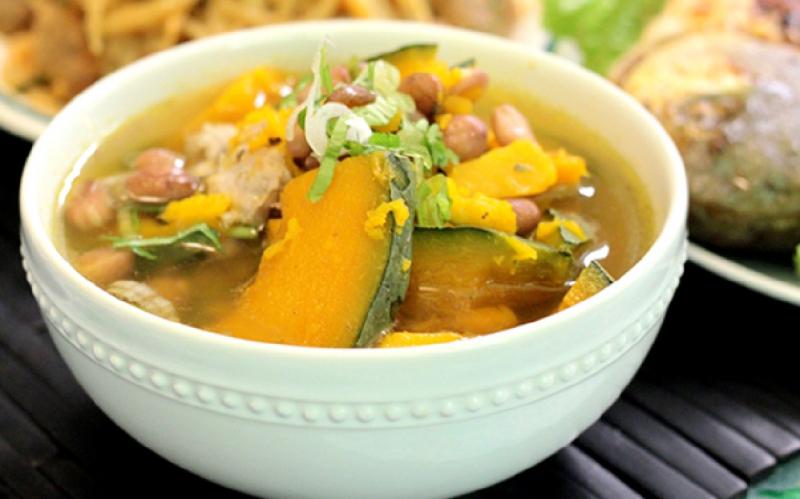 Canh bí đỏ đậu phộng