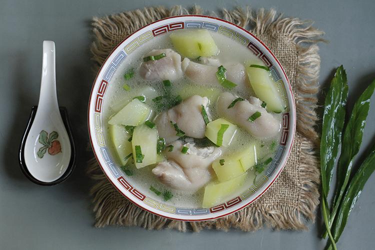 Canh đu đủ xanh nấu chân giò