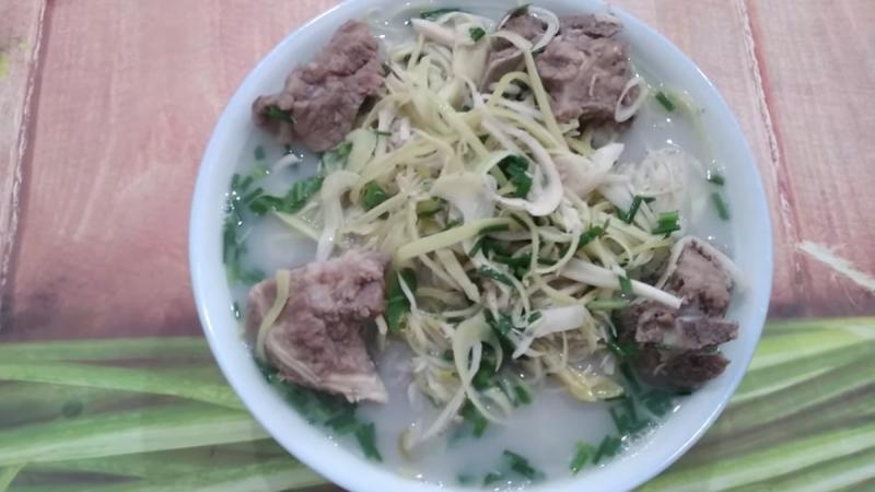 Canh hoa chuối nấu sườn