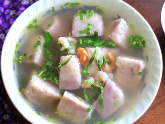 Canh khoai môn củ năng