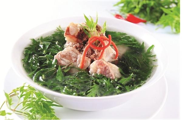 Canh sườn non đinh lăng vừa ngon vừa bổ cho não