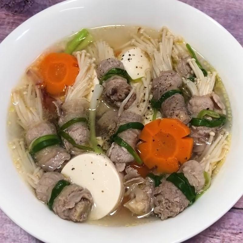 Canh thịt bò cuộn nấm kim châm