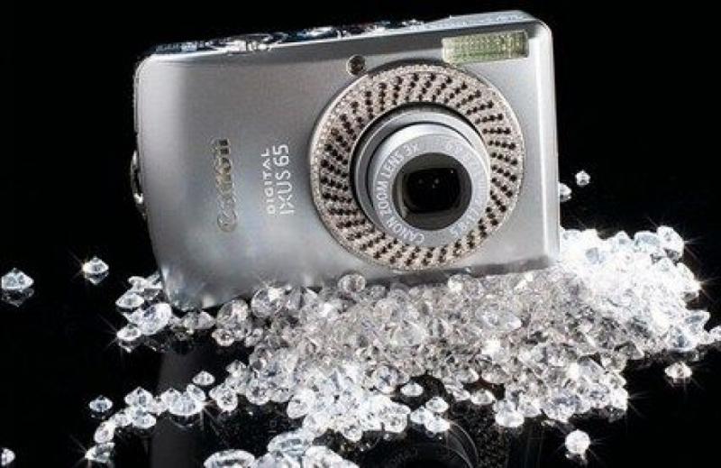 Canon Diamond Ixus có giá 54.000 USD