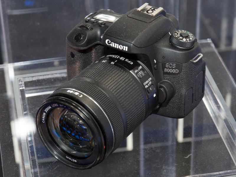 Canon EOS 8000D