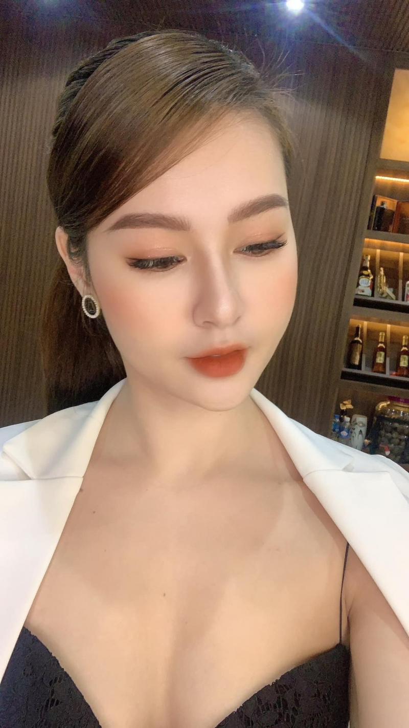 Cao Hong Ngoc Makeup Store