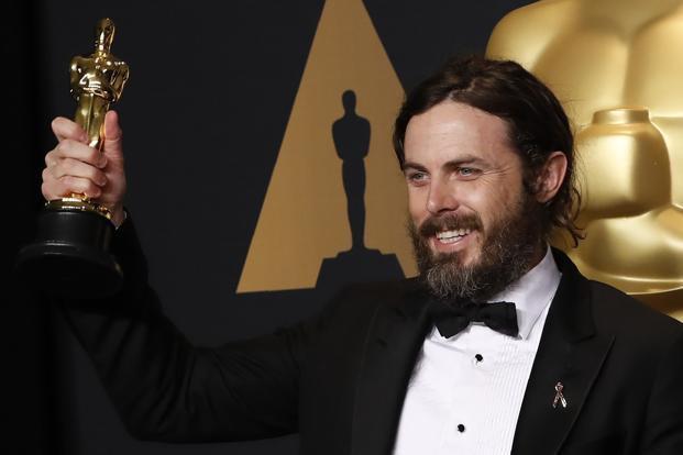 Casey Affleck nhận tượng vàng Oscar danh giá