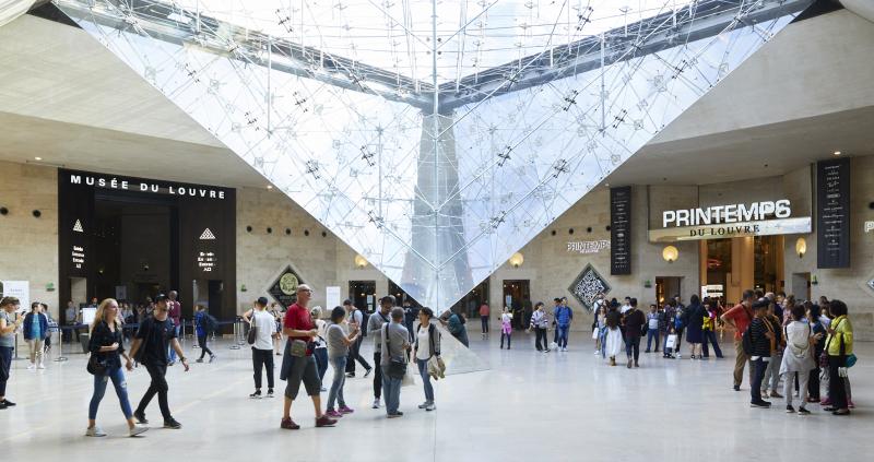 Carrousel du Louvre, Pháp