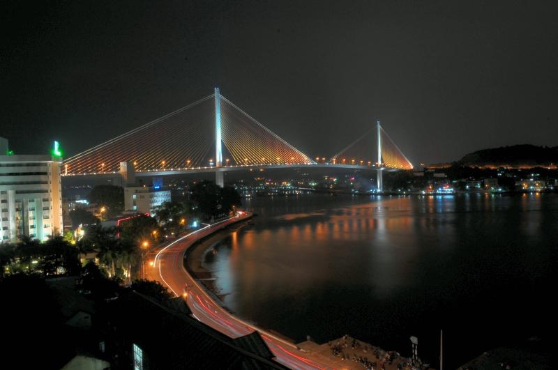 Bai Chay Bridge