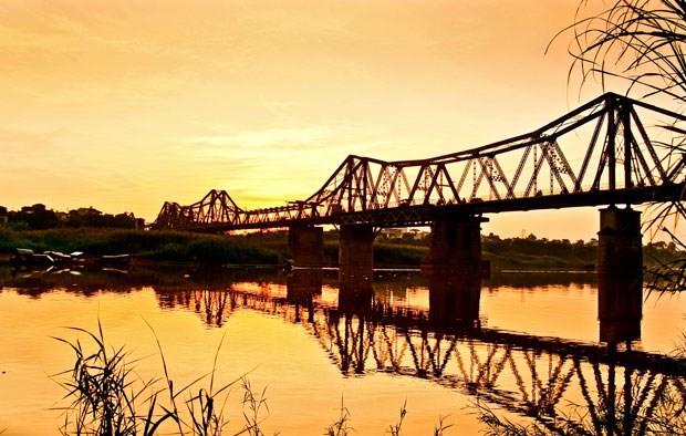 Cầu Long Biên – Cây cầu chuyên chở tình yêu