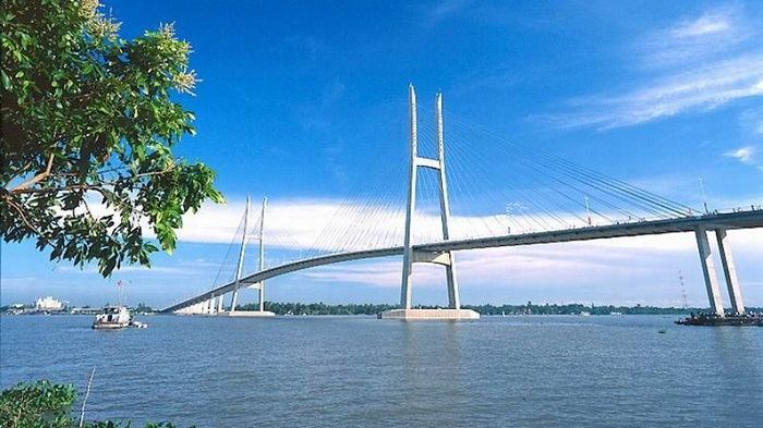 Cầu Mỹ Thuận là một cây cầu lớn và mang ý nghĩa ngoại giao to lớn của Việt Nam và Úc