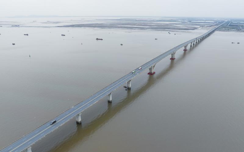 Cầu vượt biển Đình Vũ - Cát Hải (gần 11.850 tỷ đồng.)