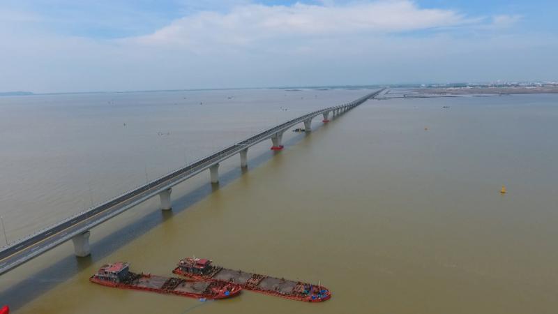 Cầu vượt biển Đình Vũ - Cát Hải (gần 11.850 tỷ đồng.)