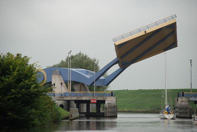 Cầu Slauerhoffbrug, thành phố Leeuwarden, Hà Lan