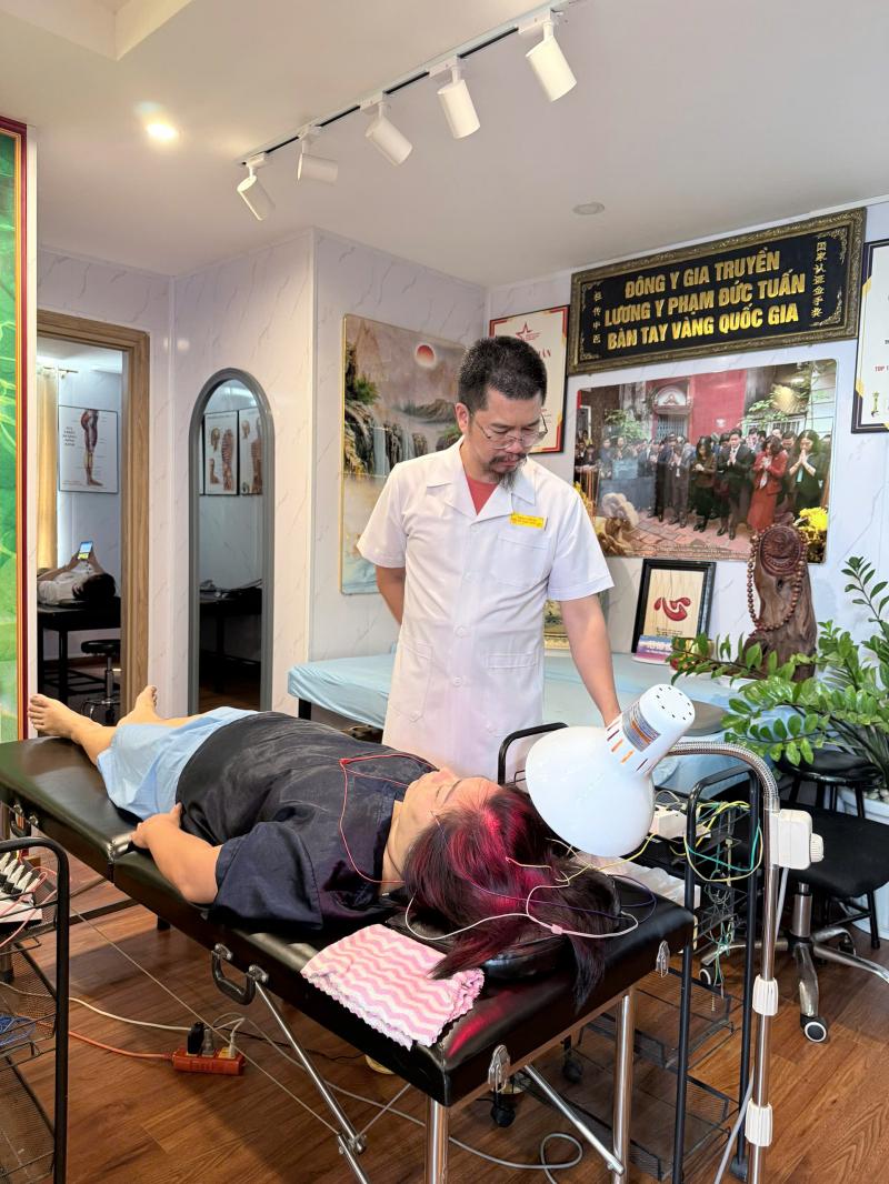 ThS. Lương y Phạm Đức Tuấn trị liệu tiền đình tại Athena
