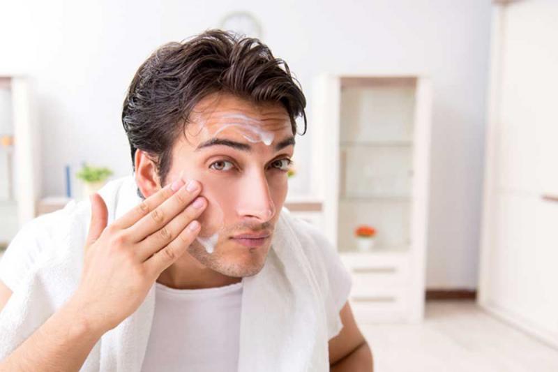 Dù là nam hay nữ thì chăm sóc da mặt cũng là điều cần thiết trước khi chụp ảnh thẻ