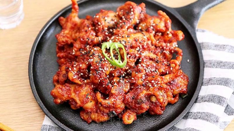 Chân gà xào cay Hàn Quốc