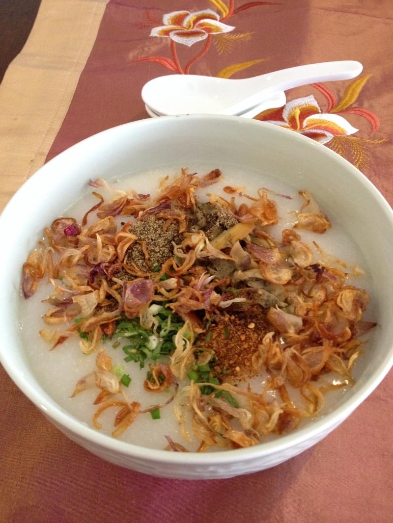 Món ăn vặt không nên bỏ lỡ tại phố Hàng Bông, Hà Nội