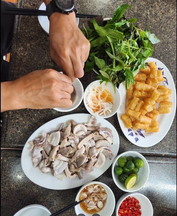Cháo lòng tiết canh Toàn Hải