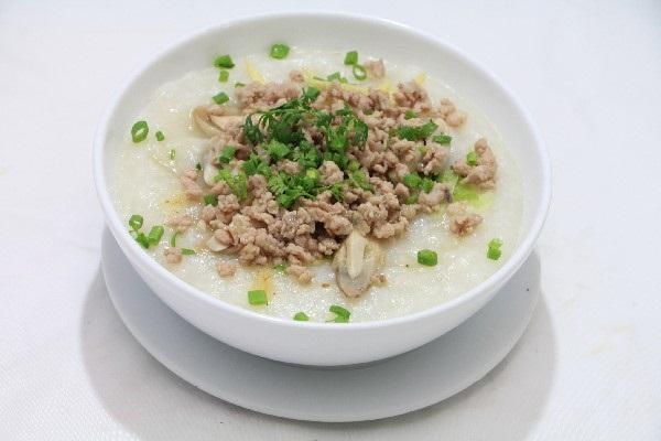 Cháo thịt bò, mướp, phomai