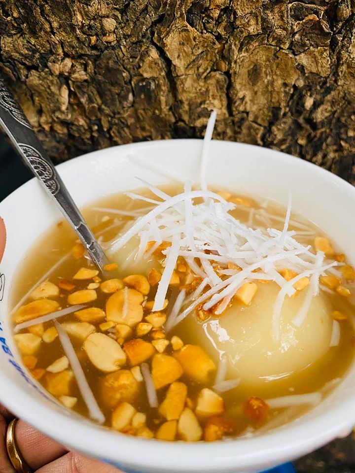 Chè nóng, bánh trôi tàu Hàng Điếu