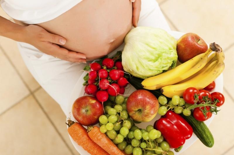 Ăn nhiều rau, quả rất tốt cho thai nhi.