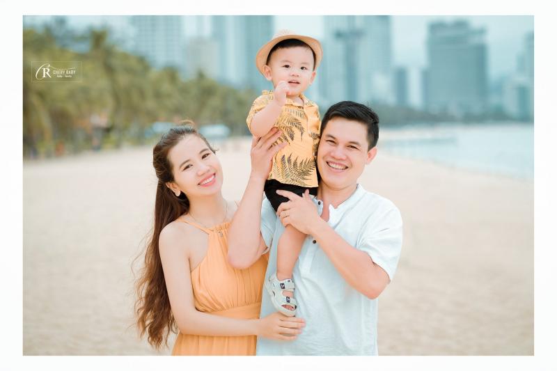 Chụp ảnh cùng gia đình tại Nha Trang - nơi nắng vàng, biển xanh - đã trở thành kỷ niệm đẹp và đáng nhớ của nhiều gia đình. Quan trọng nhất là chọn phòng chụp ảnh uy tín để có được những bức hình đẹp và đầy ý nghĩa.