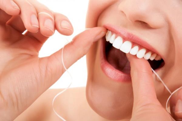 Chỉ nha khoa Oral-B có chiều dài 50m với tinh chất bạc hà, tạo cảm giác mát dịu, hiệu quả mà không làm tổn thương răng miệng