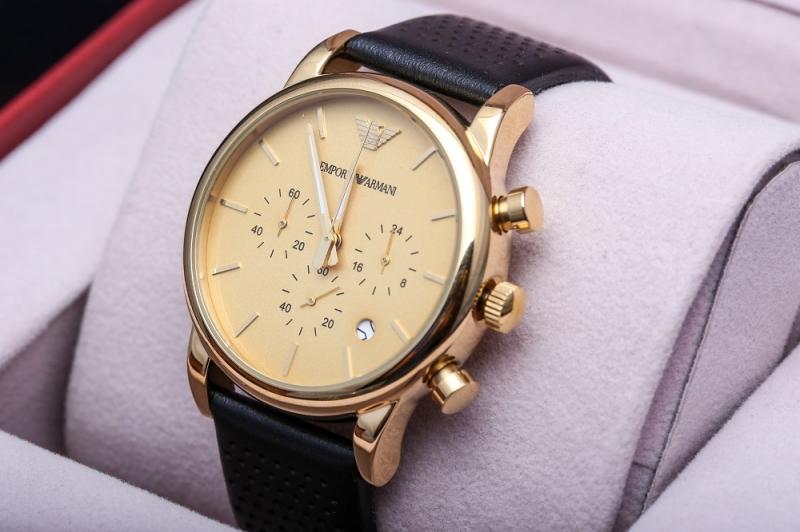 Đồng hồ đeo tay là một món đồ vô cùng tiện dụng đối với bạn trai