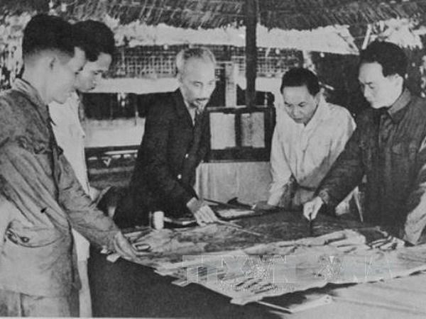 Tháng 12/1953, Trung ương Đảng và Chủ tịch Hồ Chí Minh quyết định mở màn trận chiến lược với quyết tâm tiêu diệt tập đoàn cứ điểm của Pháp tại Điện Biên Phủ